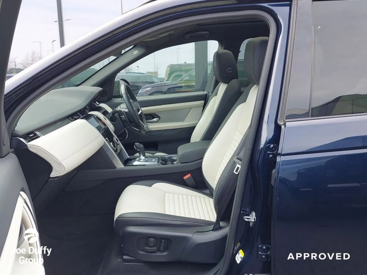 Land Rover Discovery Sport R-Dynamic S 1.5 I3 PHEV - Image 4