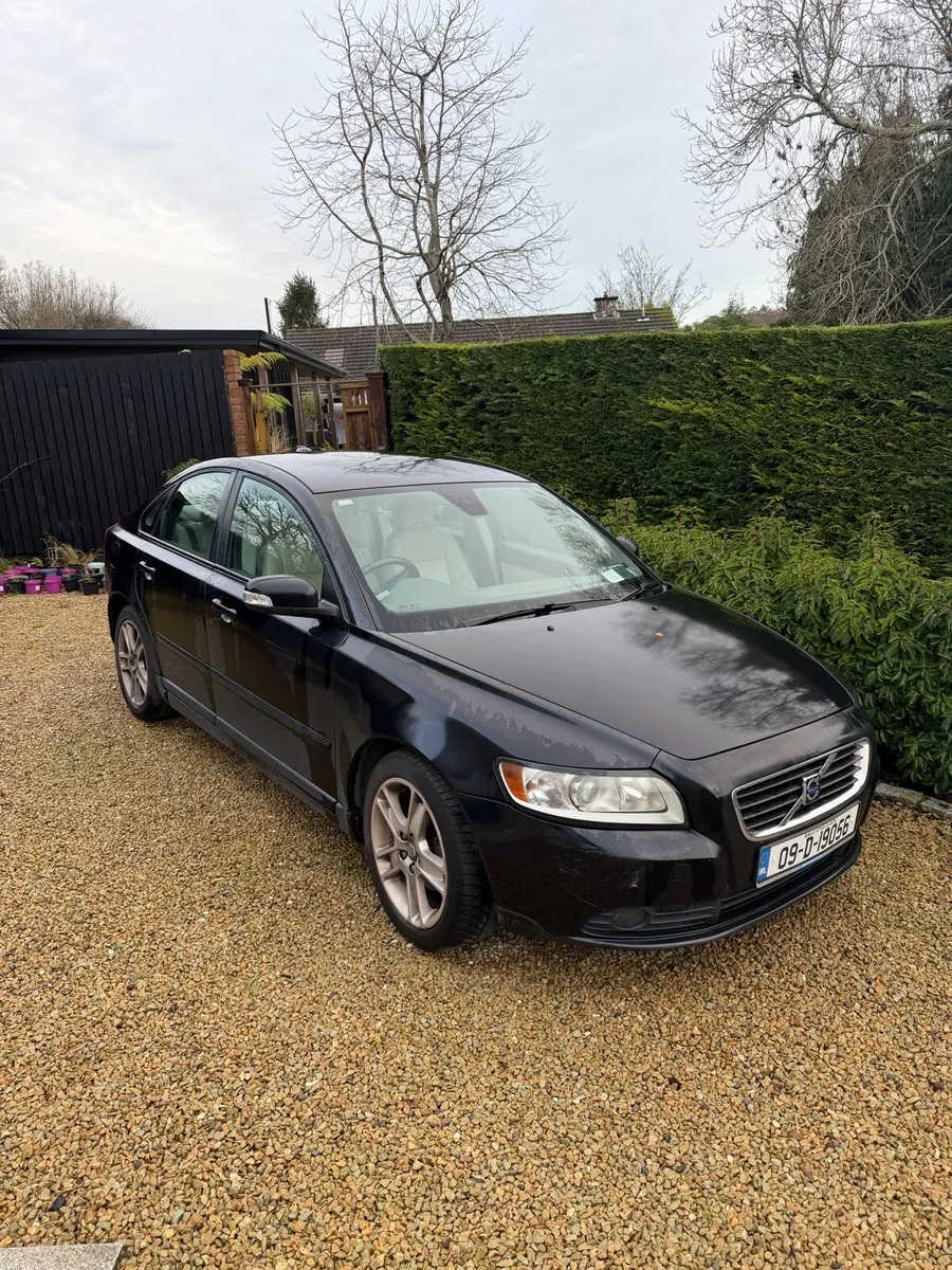 Volvo S40 - Image 1