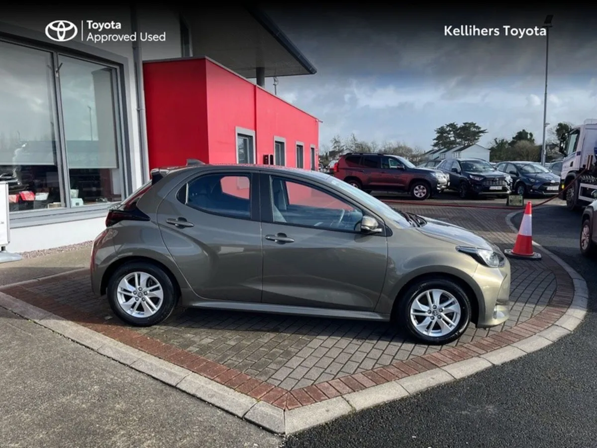 Toyota Yaris YARIS HYBRID LUNA - Image 3