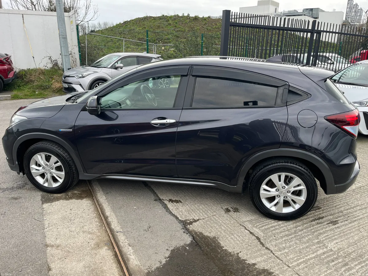HONDA VEZEL 2015, 1.5 HYBRID AUTO LOW KMS - Image 4