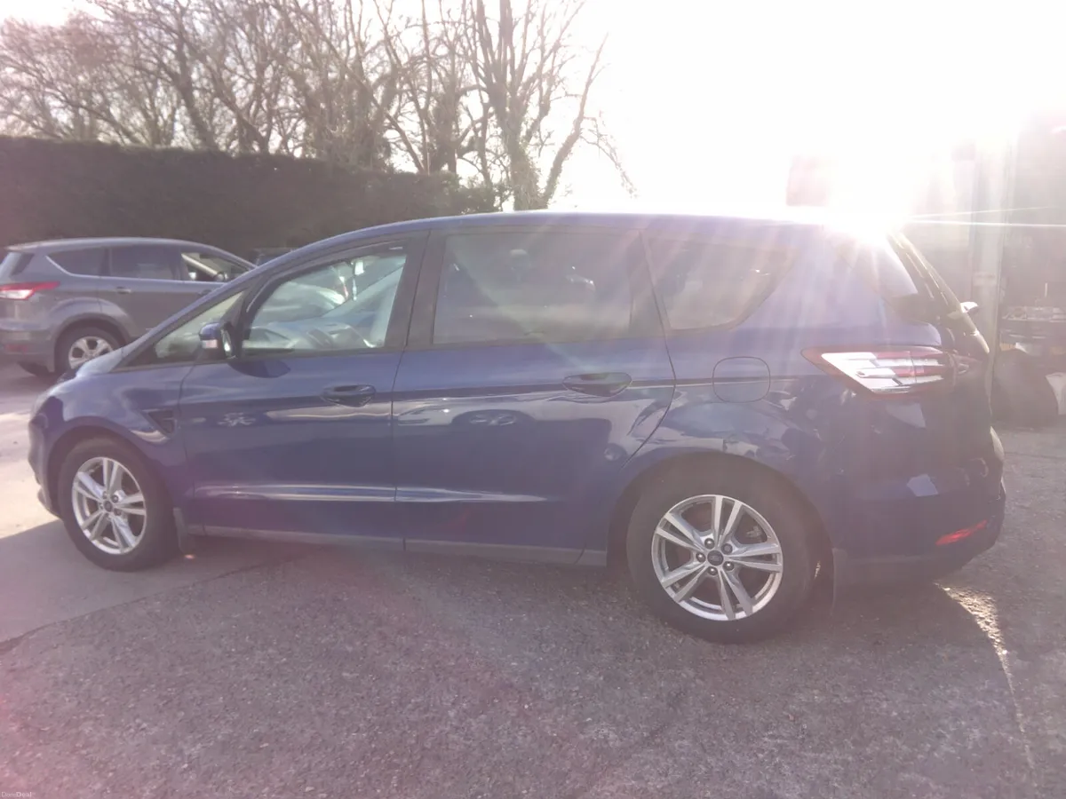 Ford S-Max 2017 7 Seater - Image 3