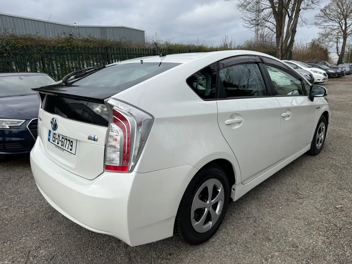 Toyota Prius 2015 - Image 3