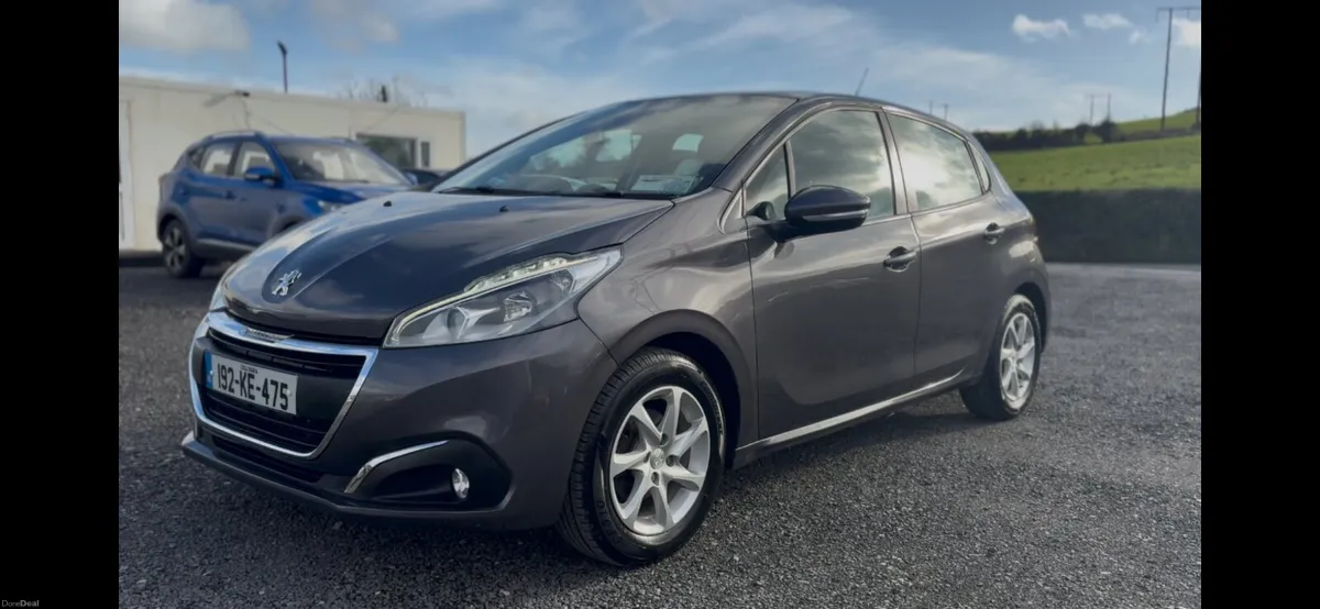 Peugeot 208 2019 1.2 petrol - Image 3