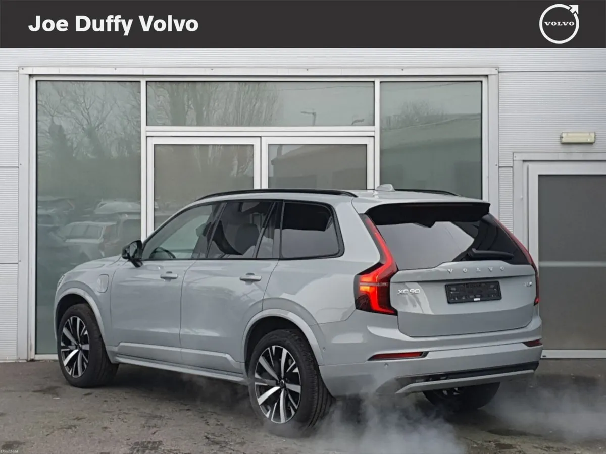 Volvo XC90 T8 PHEV AWD Plus Dark - Image 3