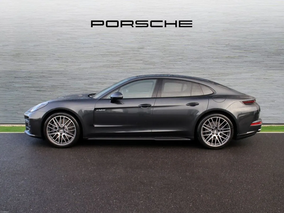Porsche Panamera 4 E-Hybrid - Image 4