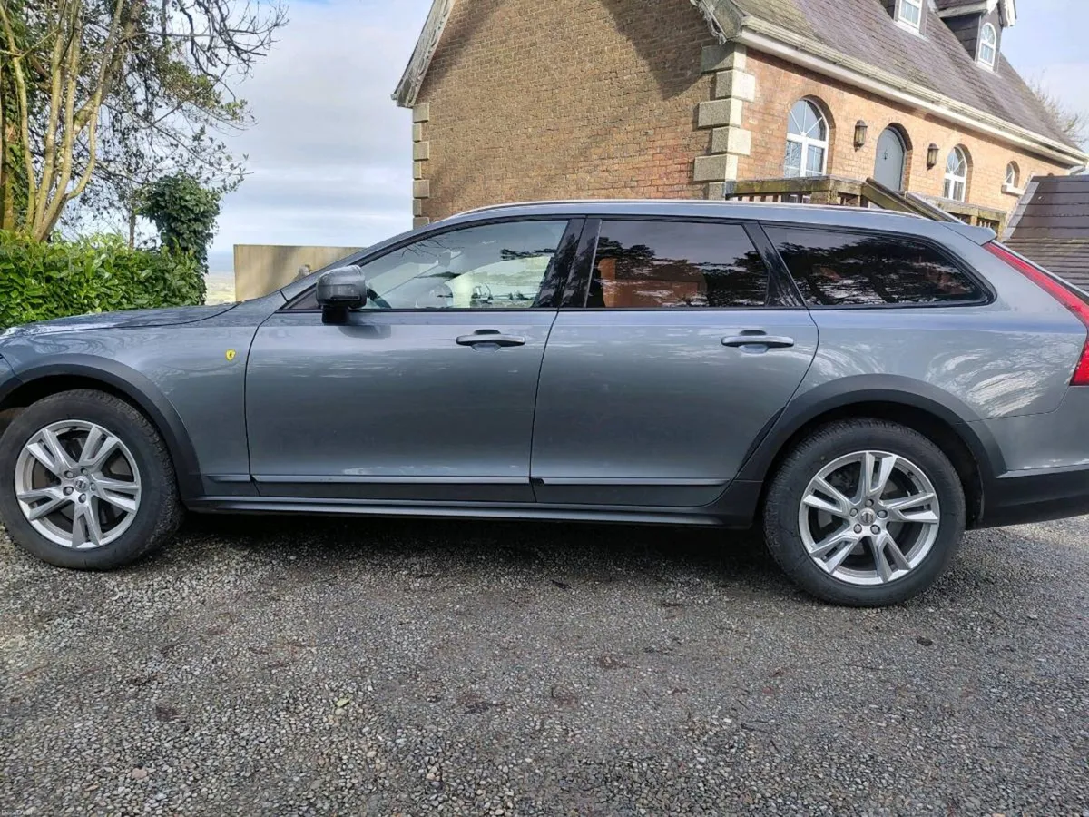 Volvo V90 Cross Country - Image 3