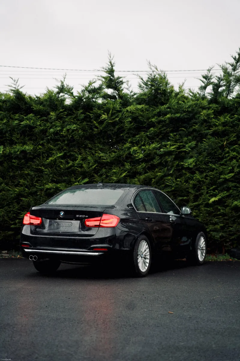 🌟 BMW 330e Luxury 2016 with extremely Low Mileage - Image 4