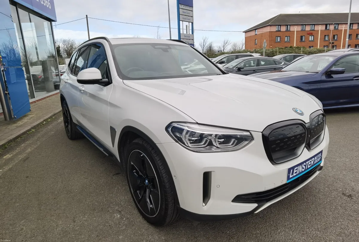 BMW IX3 80KWH PREMIER EDITION PRO **SUNROOF** - Image 4