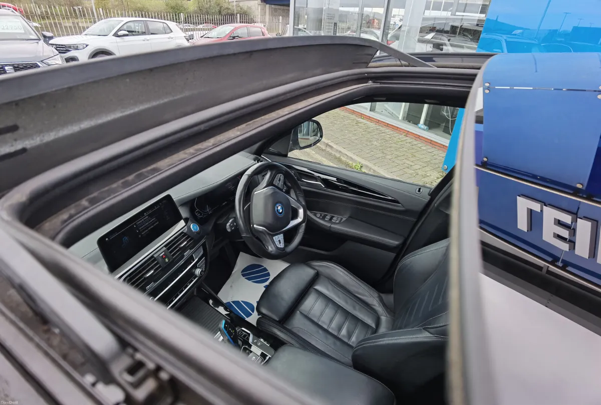 BMW IX3 80KWH PREMIER EDITION PRO **SUNROOF** - Image 2