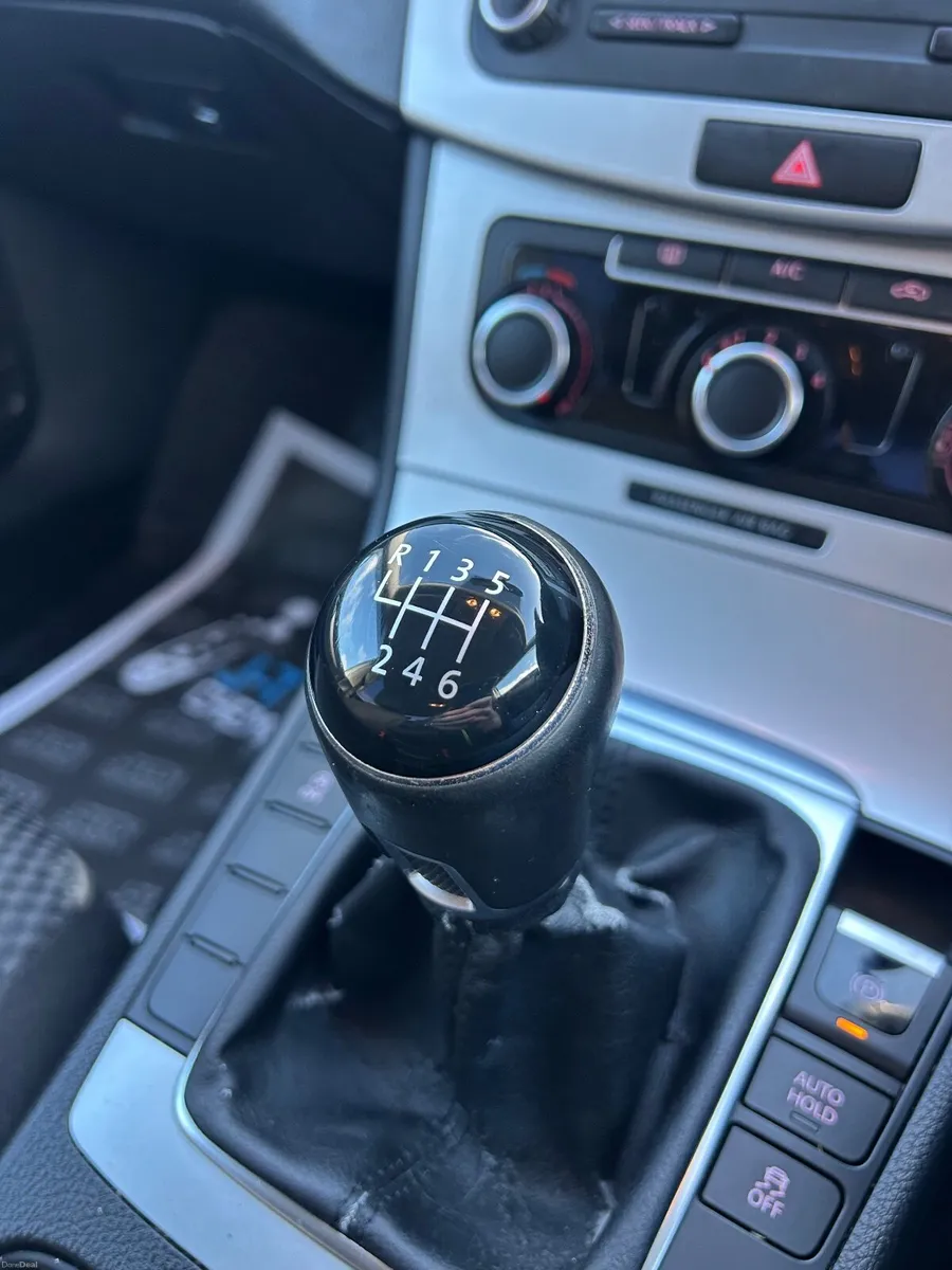 Volkswagen Passat 2013 - Image 3