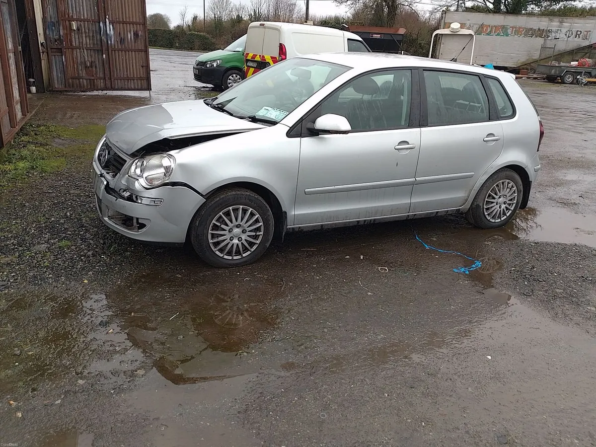 Volkswagen Polo 2008 crashed - Image 3