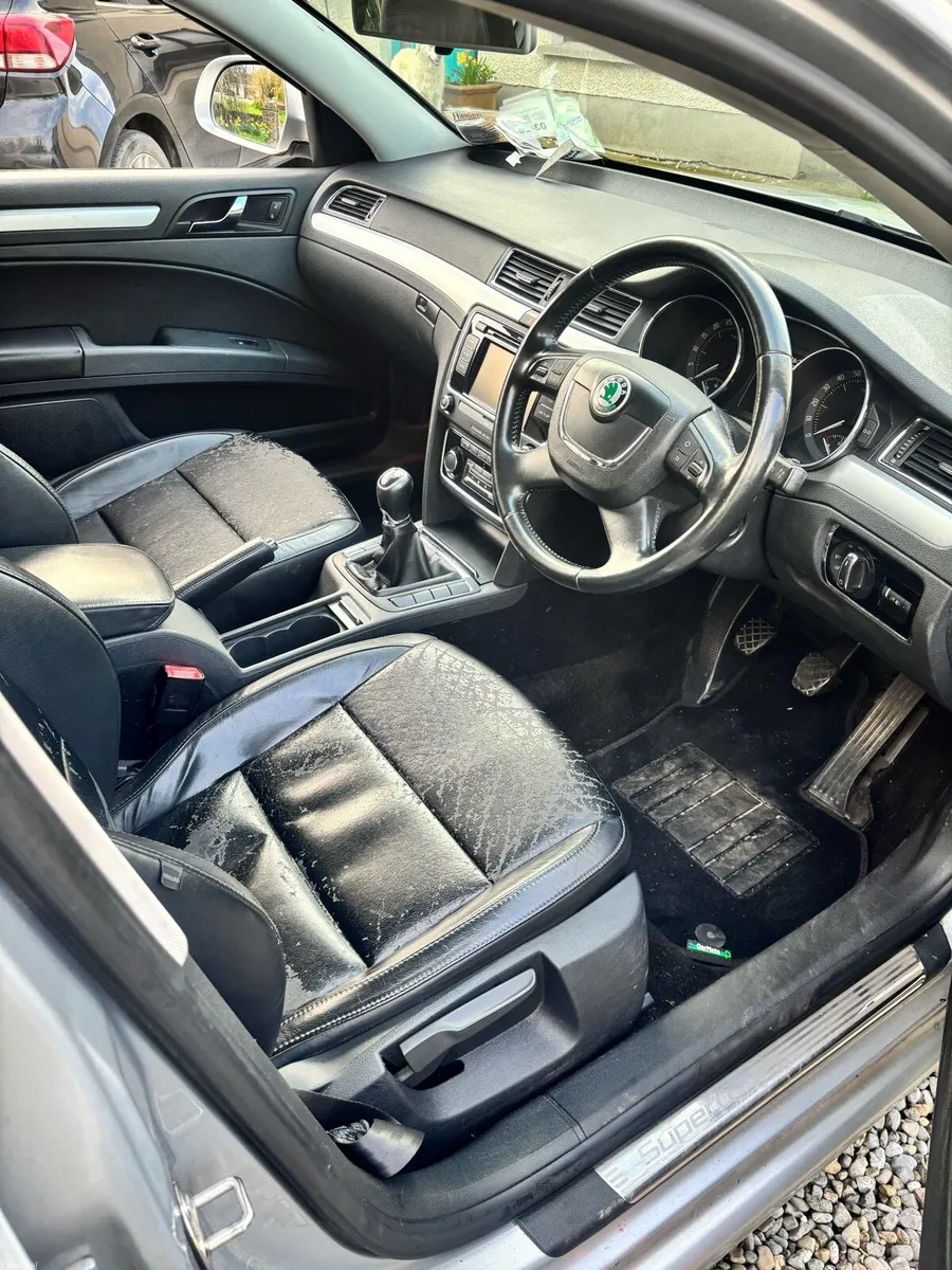Skoda Superb 2013 - Image 4