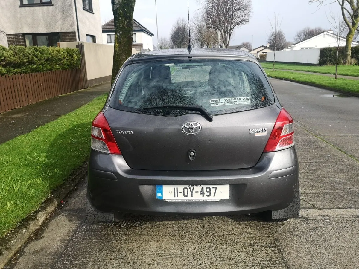 Toyota Yaris 2011 - Image 4