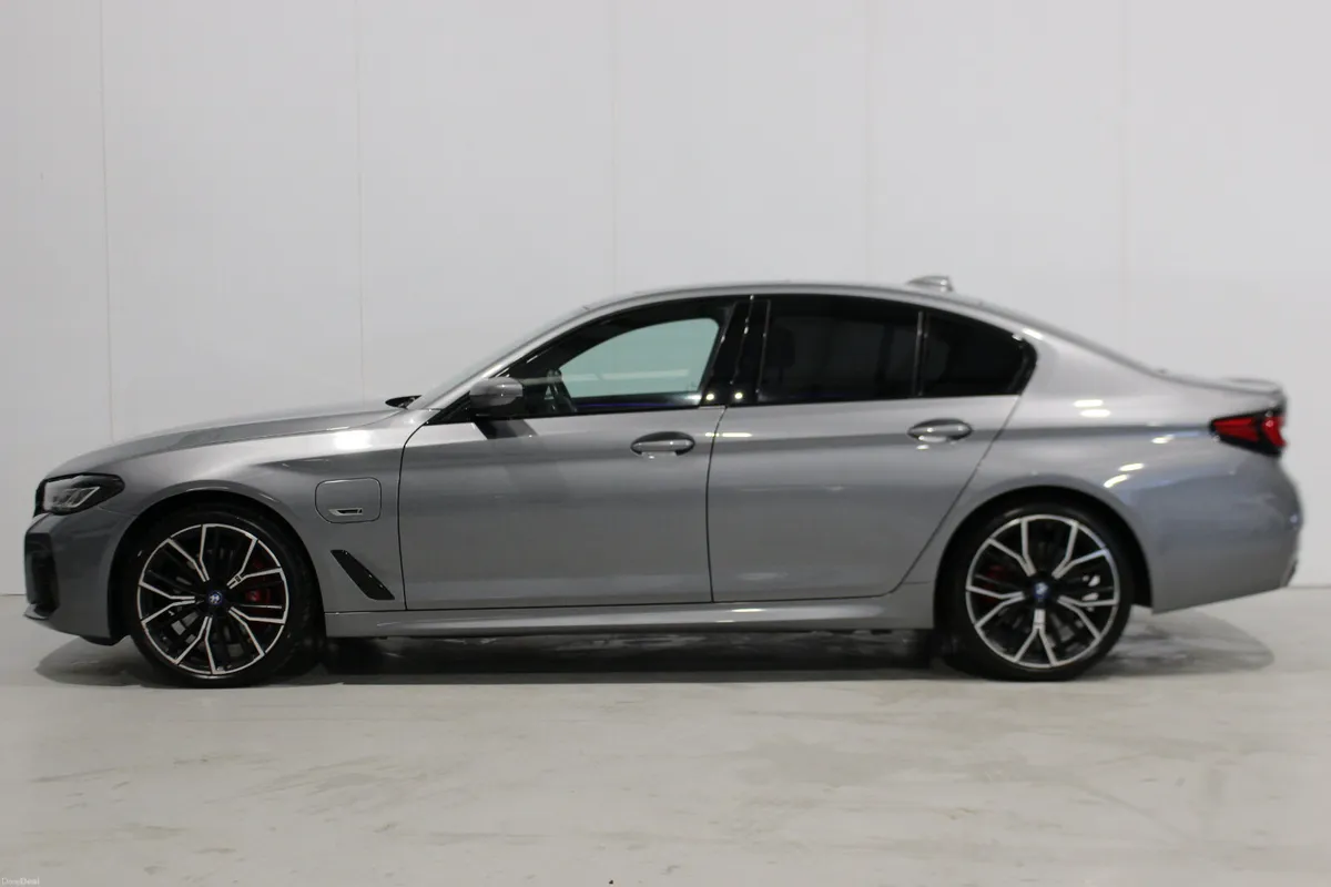 BMW 5-Series 2022 530 M SPORT PRO HIGH SPEC - Image 4