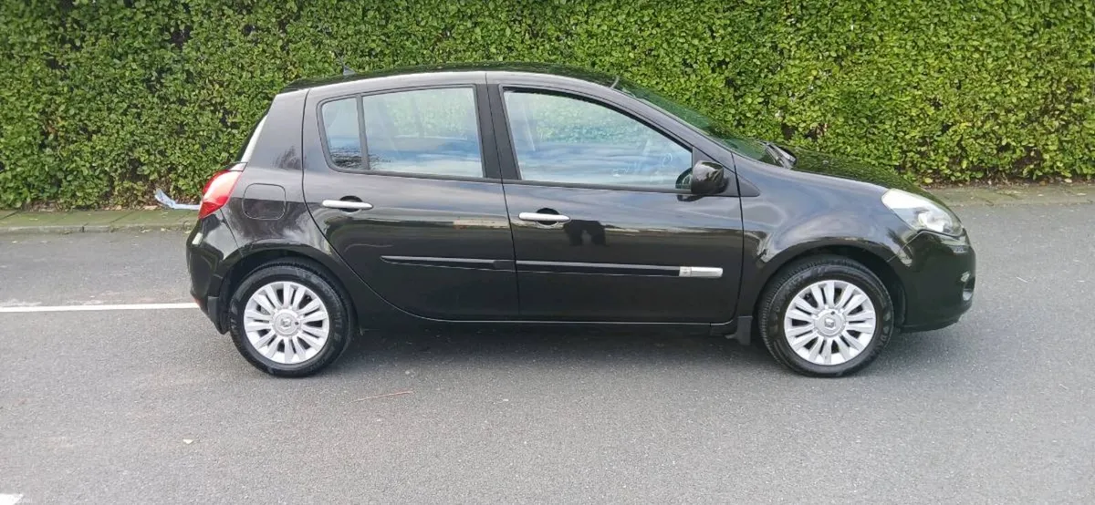 2010 renault clio automatic Only 61000 kilometers - Image 2