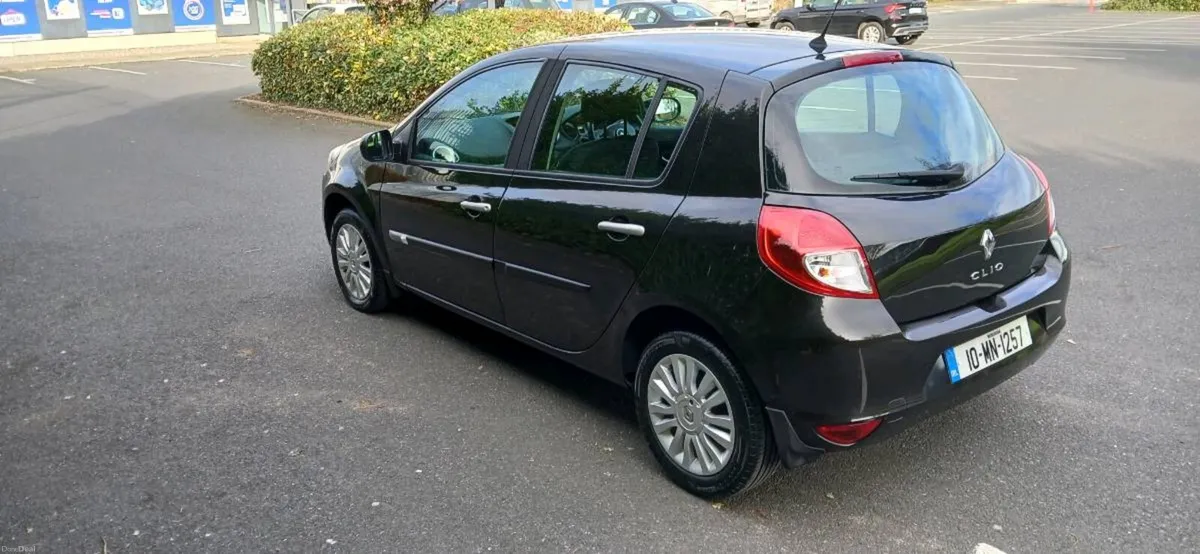 2010 renault clio automatic Only 61000 kilometers - Image 4