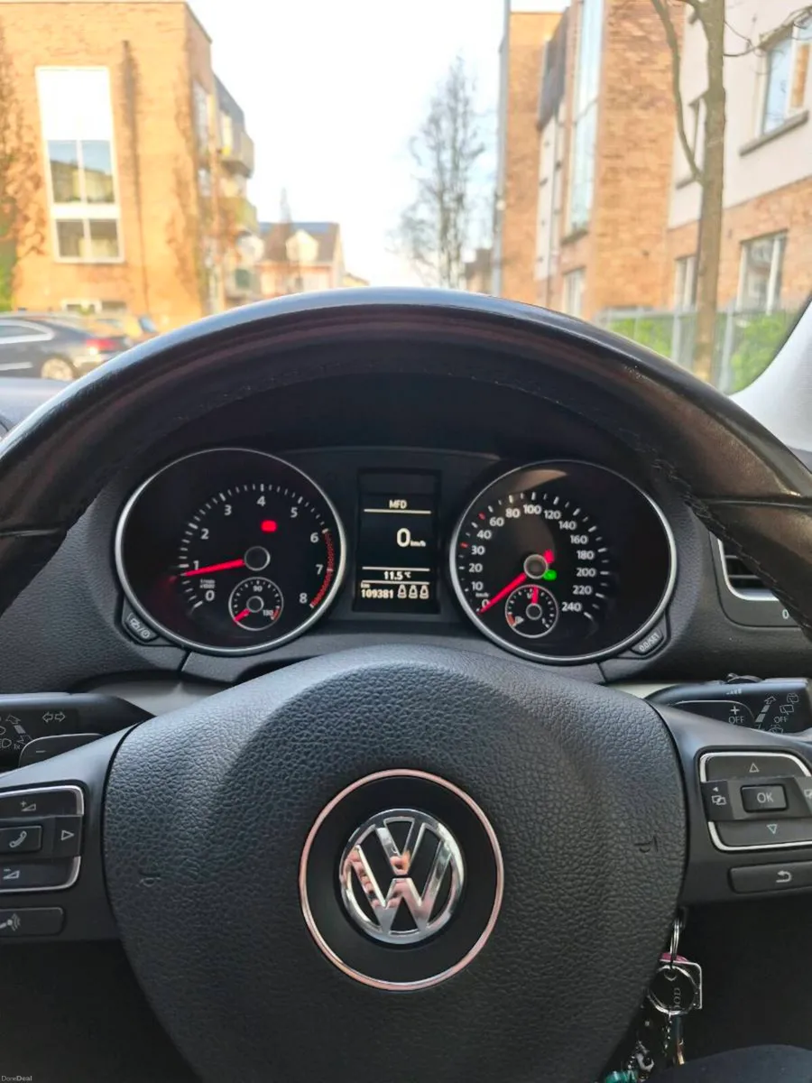 High Spec Automatic Volkswagen Golf 2012 for sale - Image 3