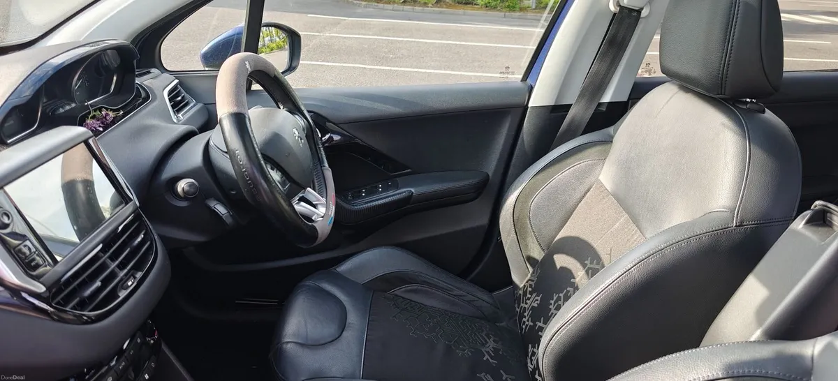 Peugeot 208 2013 - Image 2