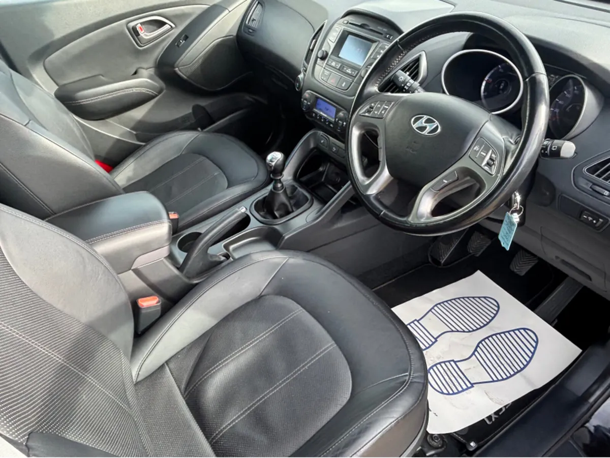 Hyundai ix35 1.7 PREMIUM 4DR - Image 2