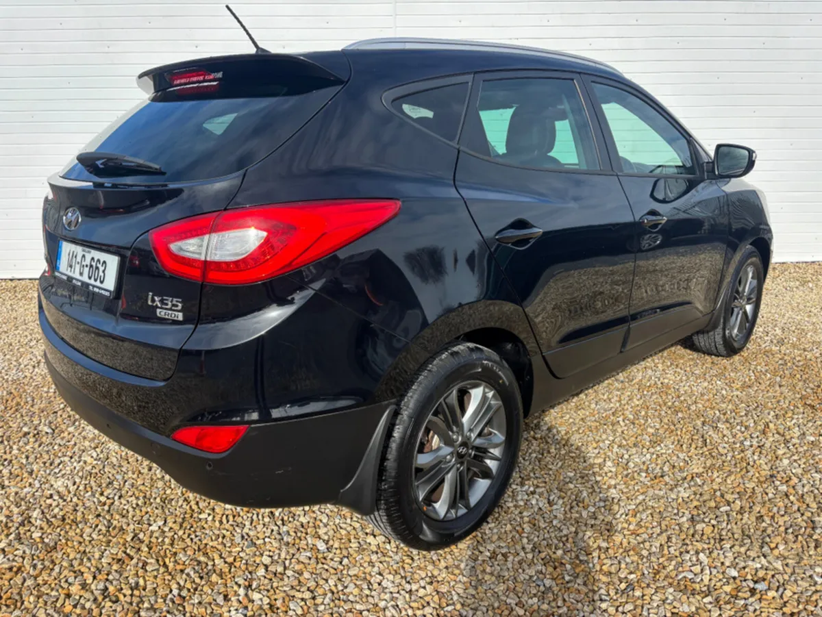 Hyundai ix35 1.7 PREMIUM 4DR - Image 3