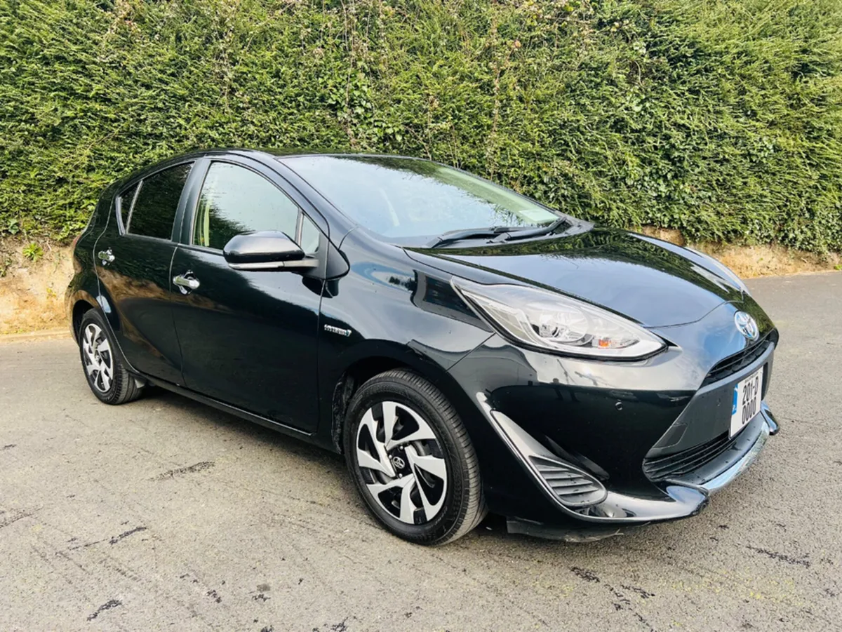 Toyota Aqua 1.5 HYBRID - Image 2