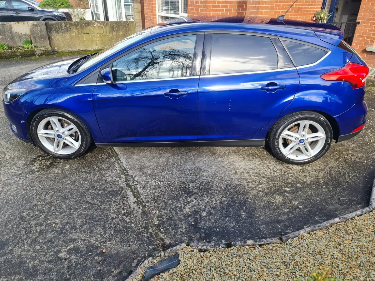 Ford Focus 2015 - Image 2