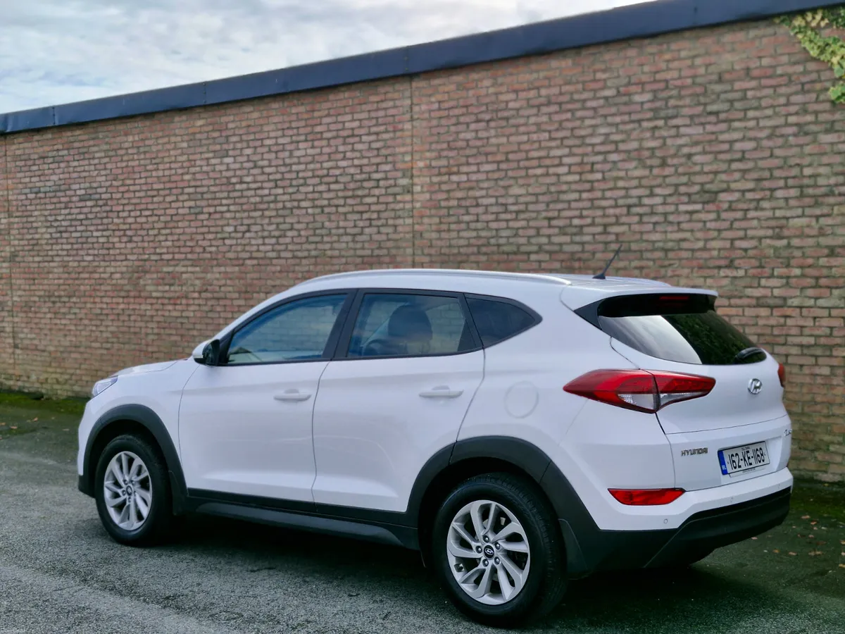 Hyundai Tucson LOW KMS - Image 2