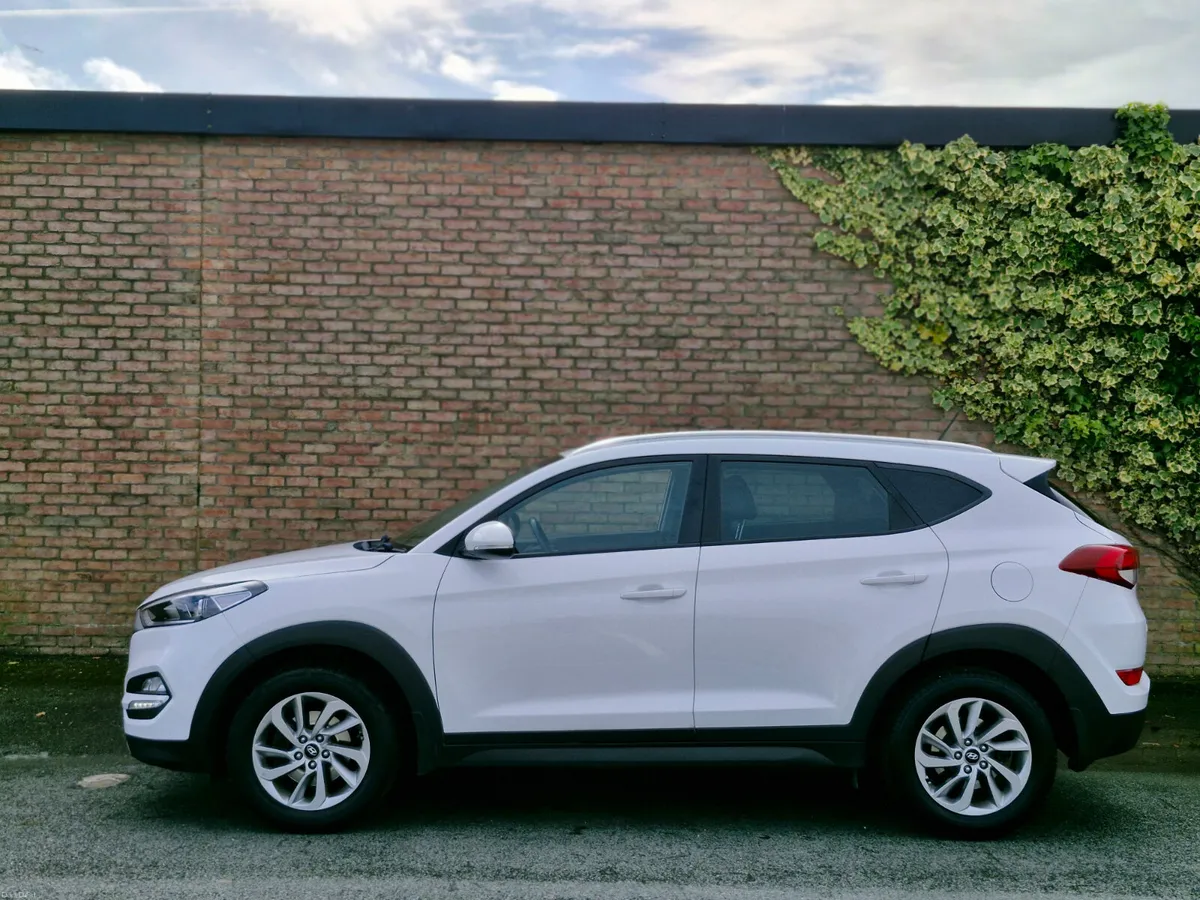 Hyundai Tucson LOW KMS - Image 4