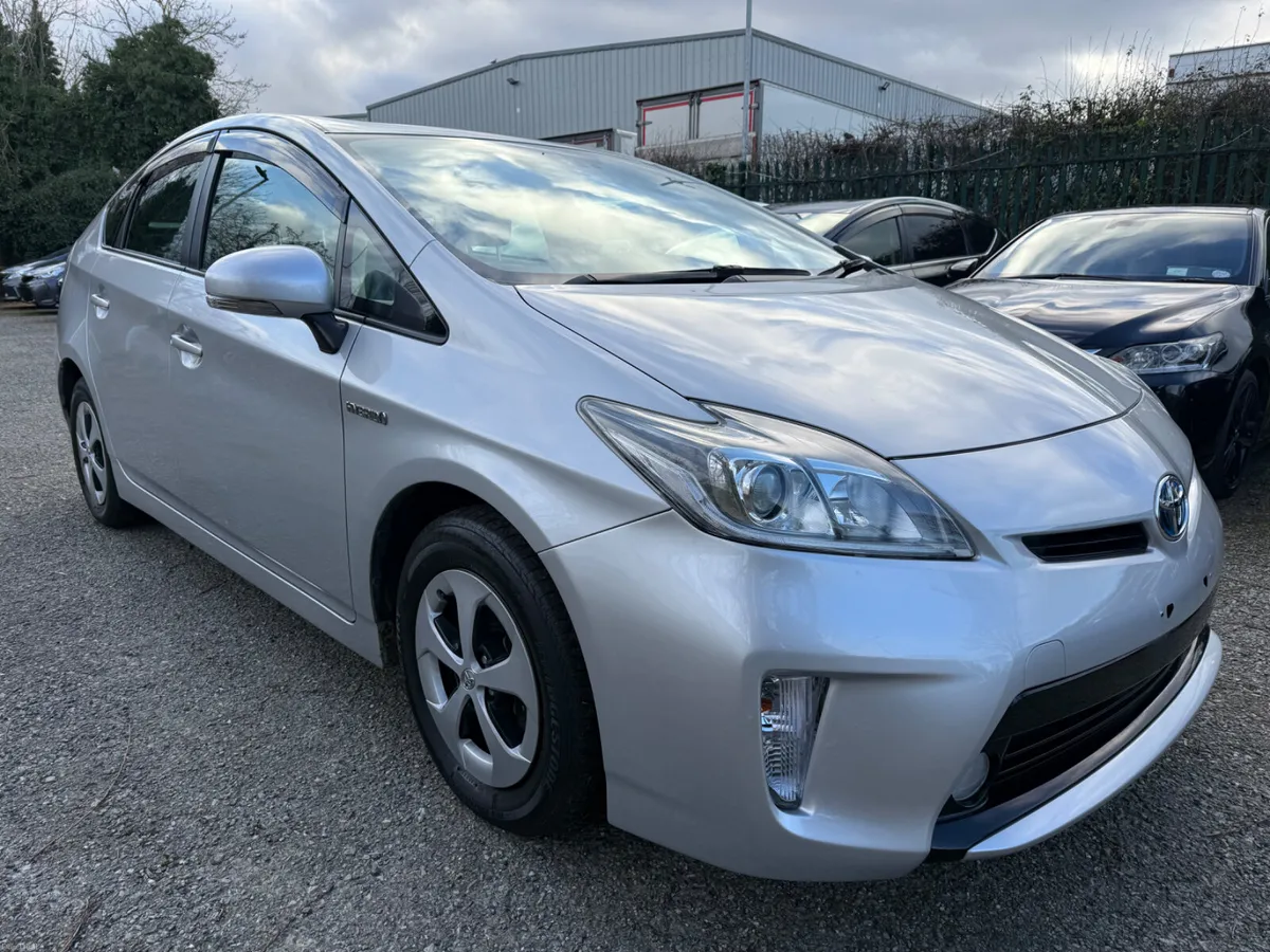 Toyota Prius G-model! 66700km!!! - Image 1