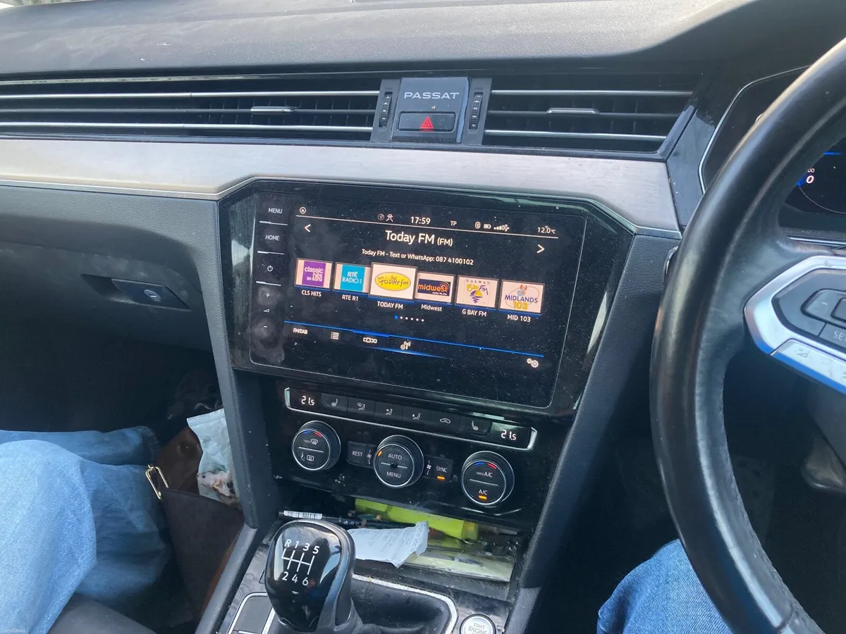 Volkswagen Passat 2020 - Image 2