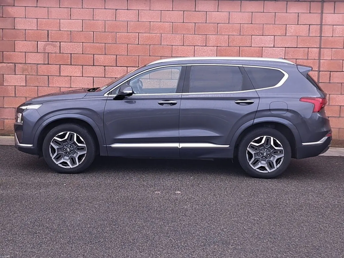 Hyundai Santa Fe Premium Model 4 wheel drive Plug - Image 3