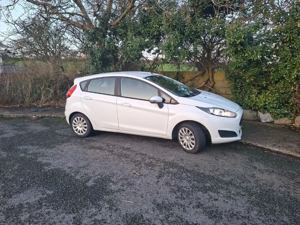 Ford Fiesta 2015 - Image 2