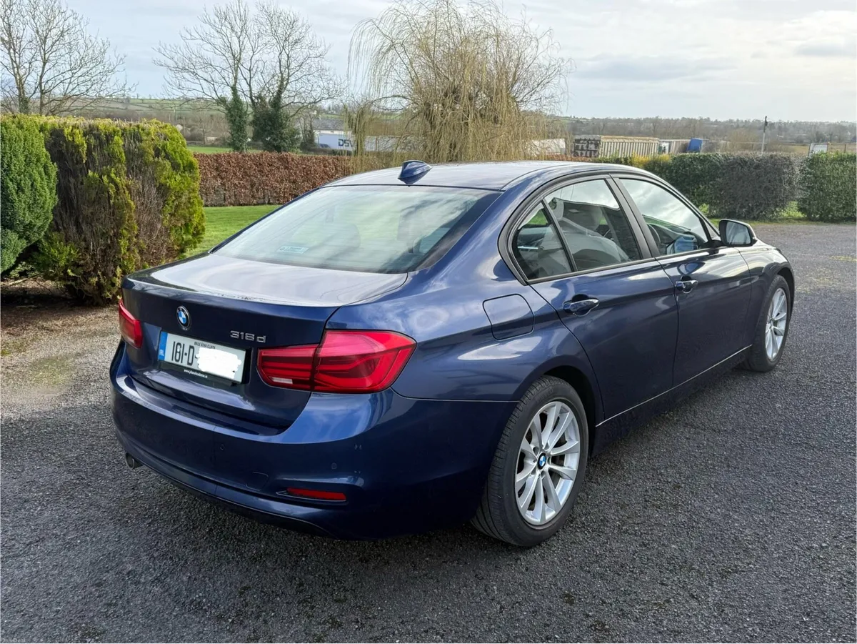 BMW 3-Series 318D - Image 4