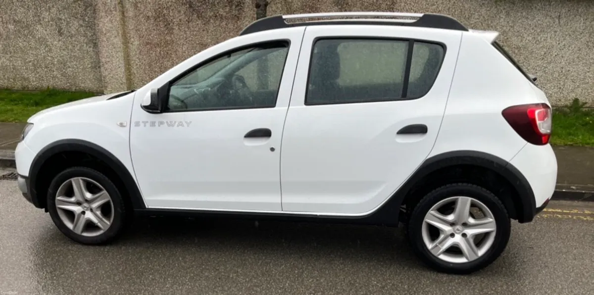 Dacia Sandero Stepway LOW MILEAGE - Image 4