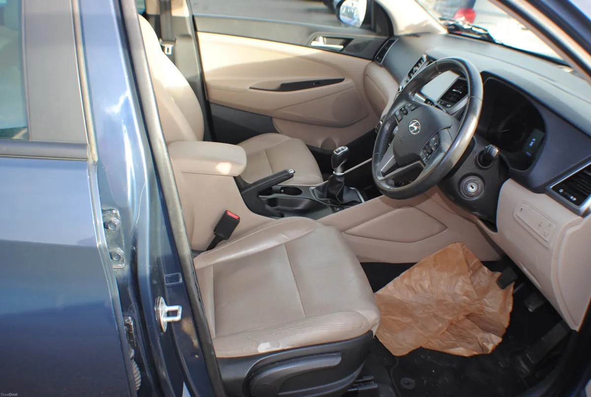 Hyundai Tucson 2018 1.7 D SE 5DR SUV - Image 4