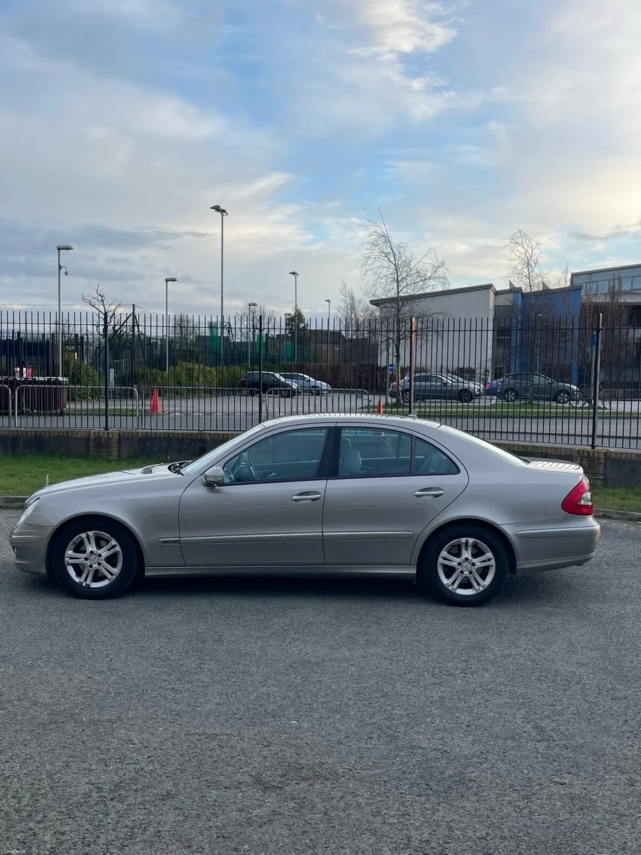 Mercedes Benz E-Class E220 CDI - Image 4