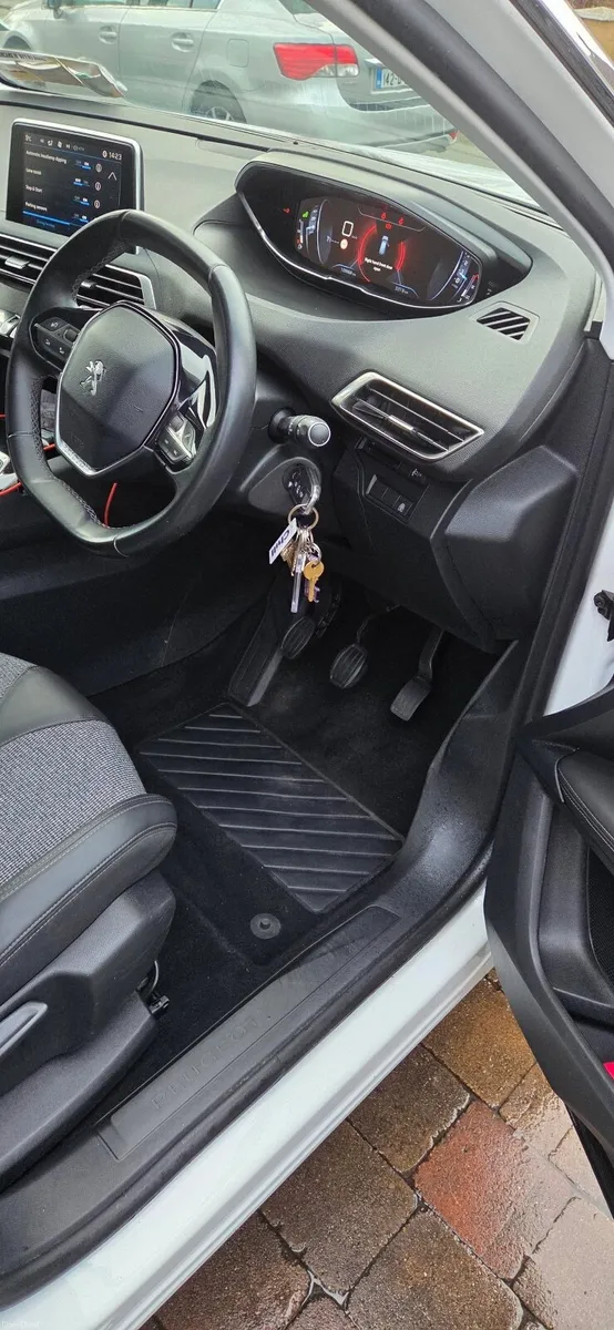 Peugeot 3008 2019 - Image 3