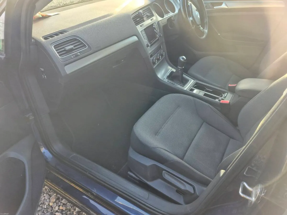 142 Volkswagen Golf 1.6TDI Bluemotion - Image 3