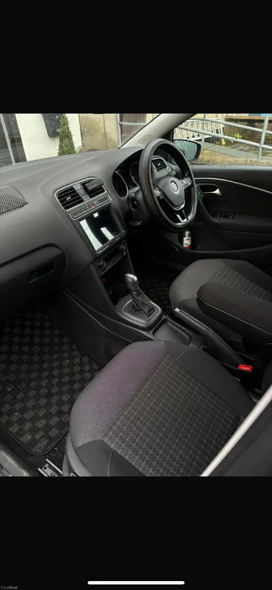 Volkswagen Polo 2017 AUTOMATIC - Image 3