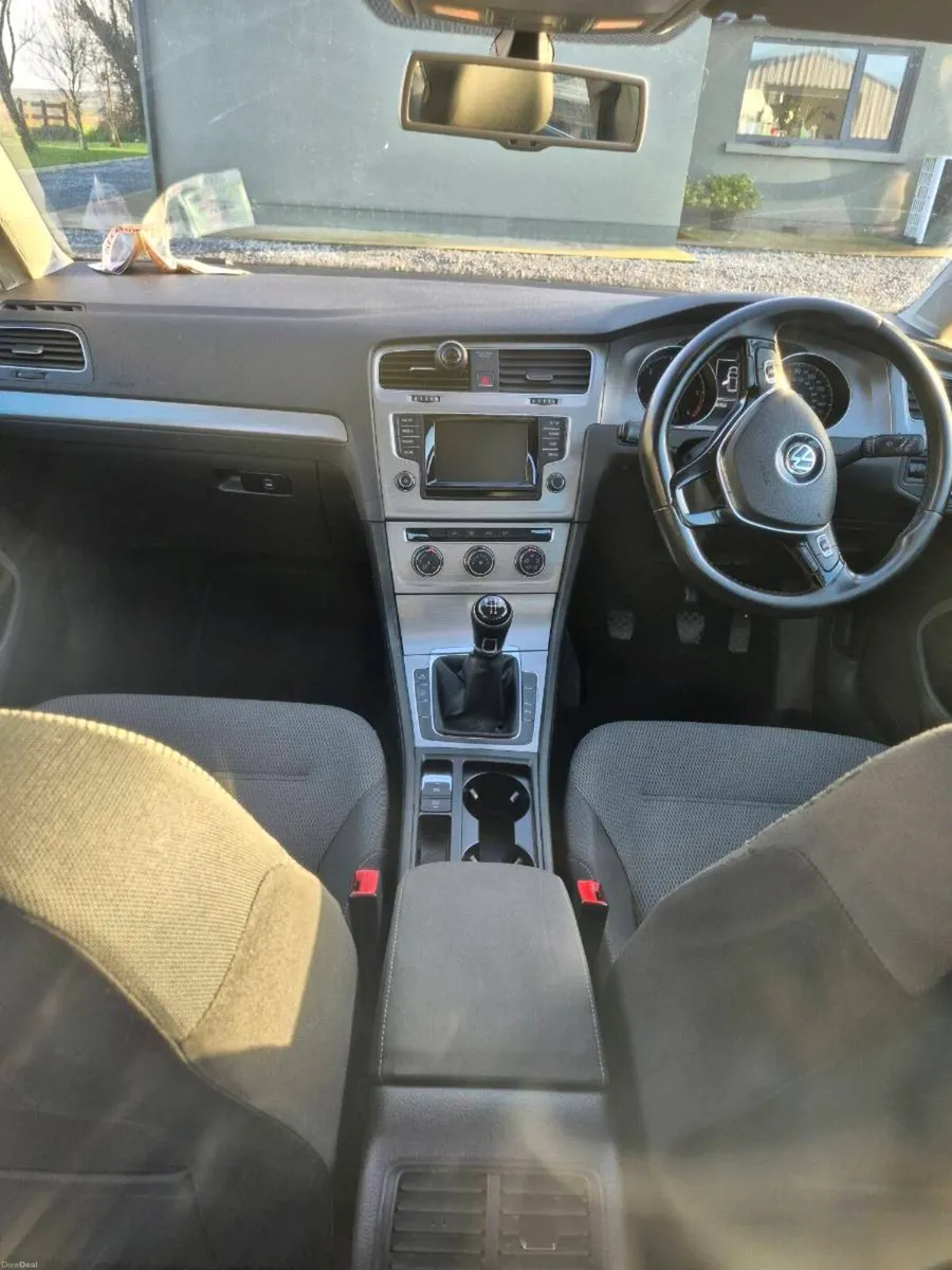 142 Volkswagen Golf 1.6TDI Bluemotion - Image 2