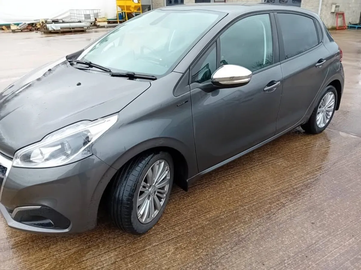 Peugeot 208 Signature - 1.2 PureTech - 2019 - Image 2