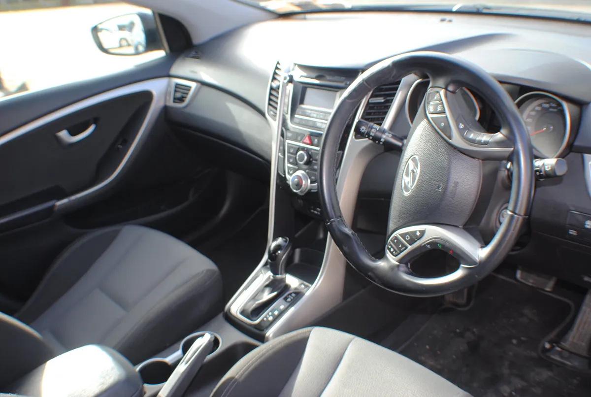 Hyundai i30 2016 1.6 diesel Deluxe 5dr  Automatic - Image 3