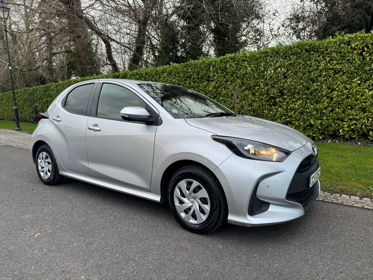 Toyota Yaris 1.5 Hybrid 2021 - Image 2