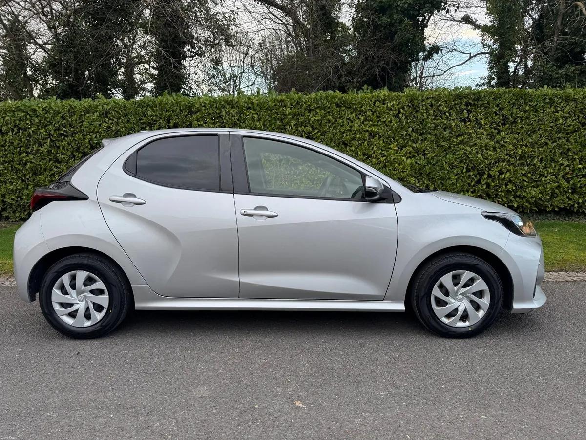 Toyota Yaris 1.5 Hybrid 2021 - Image 3