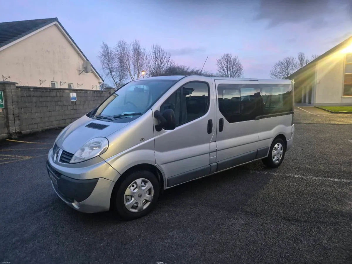 131 renault trafic bus Automatic - Image 2