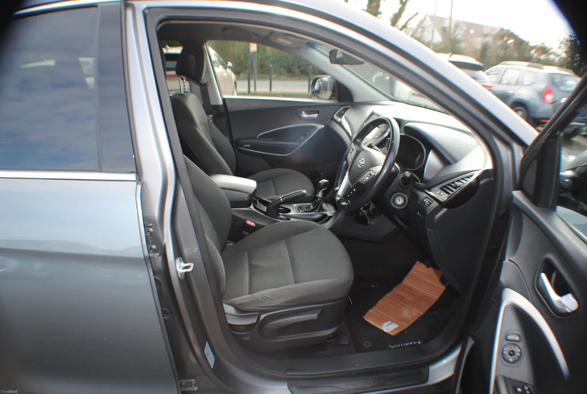 Hyundai Santa Fe 2014 2.2 CRDI 2WD 7 SEATER - Image 4