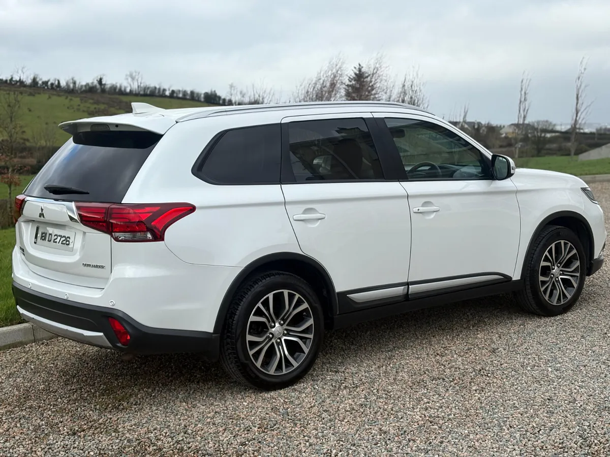 181 Mitsubishi Outlander 2.3 DID Intense - Image 2