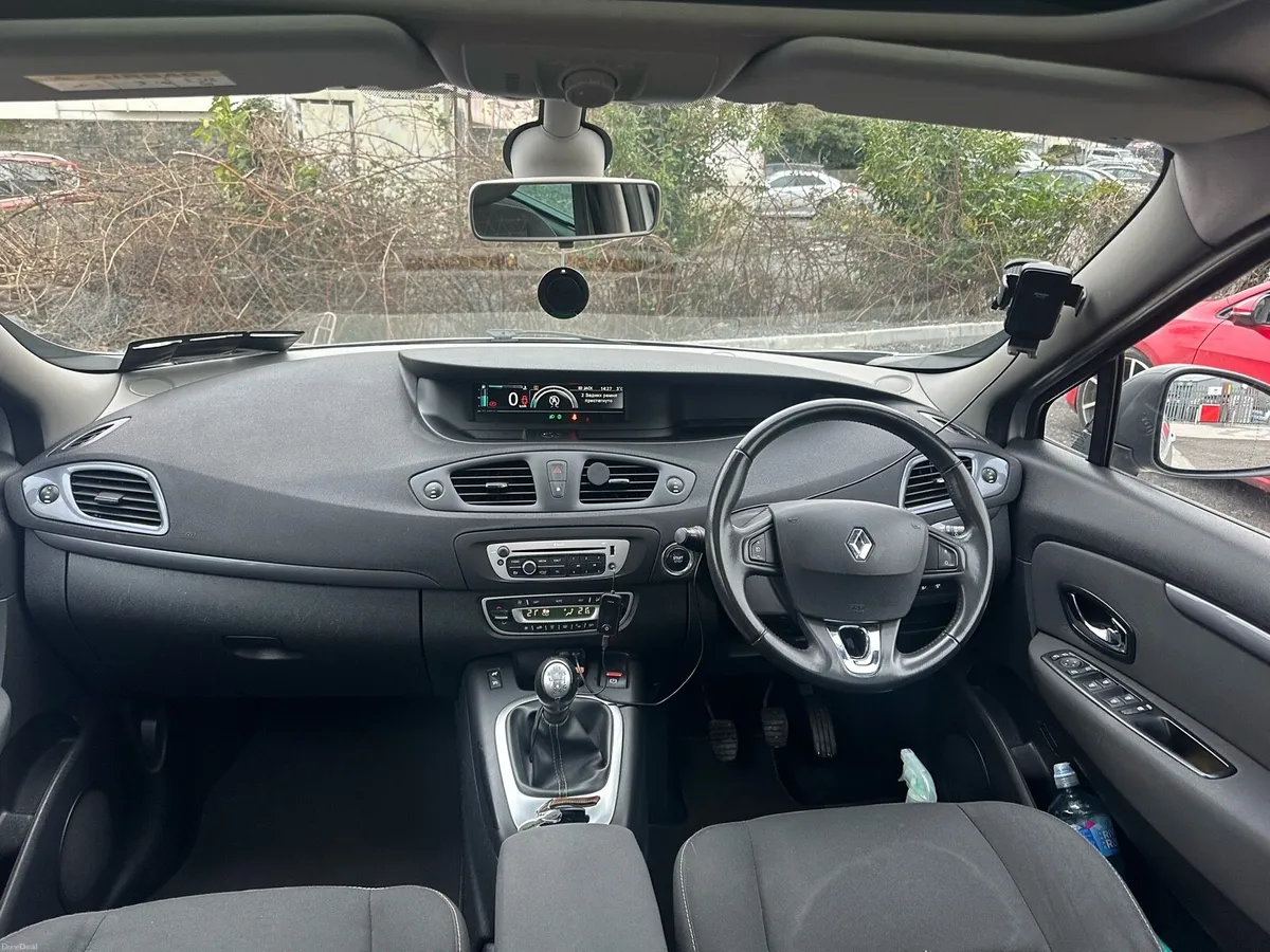 152 Renault Grand Scenic 2015 - Image 2