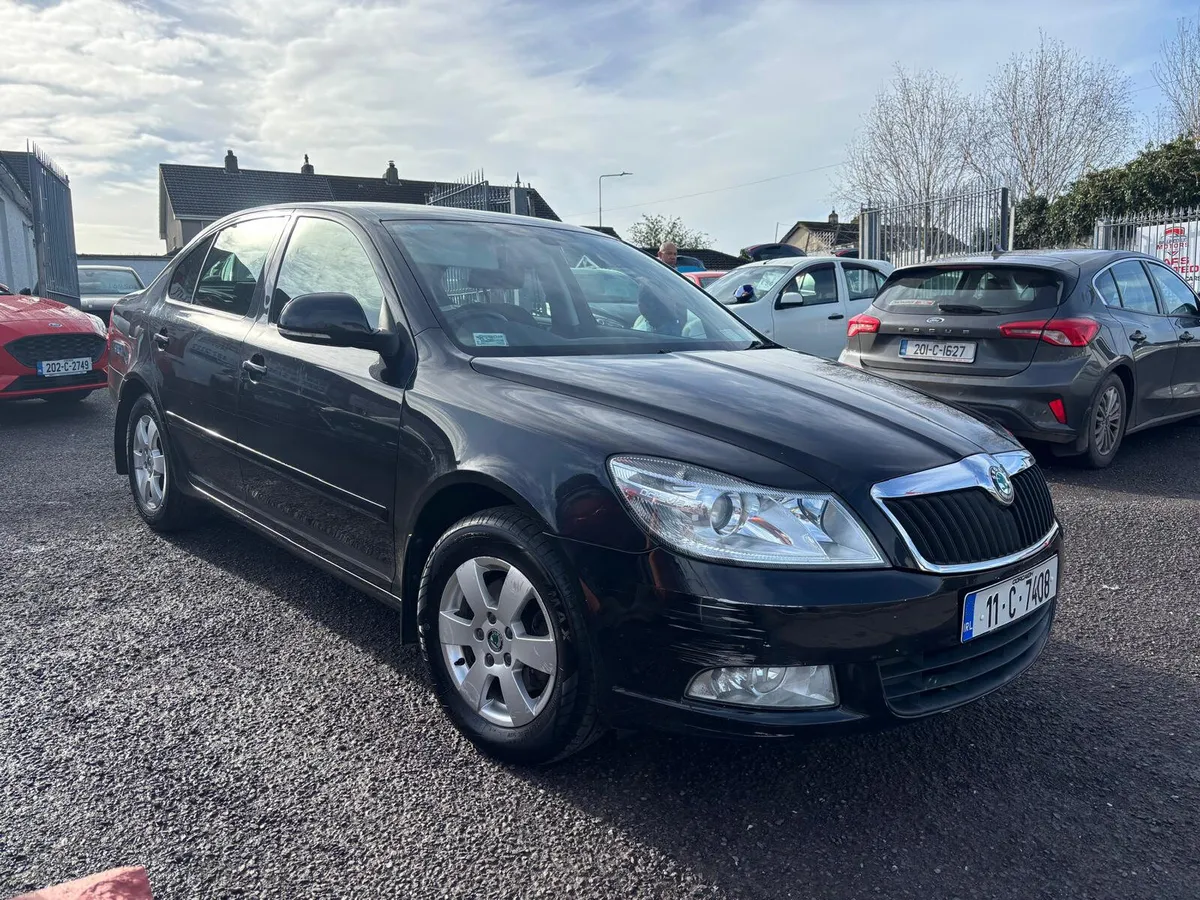Skoda Octavia 2011  2.0TDI  ELEGANCE  LOW MILES - Image 2