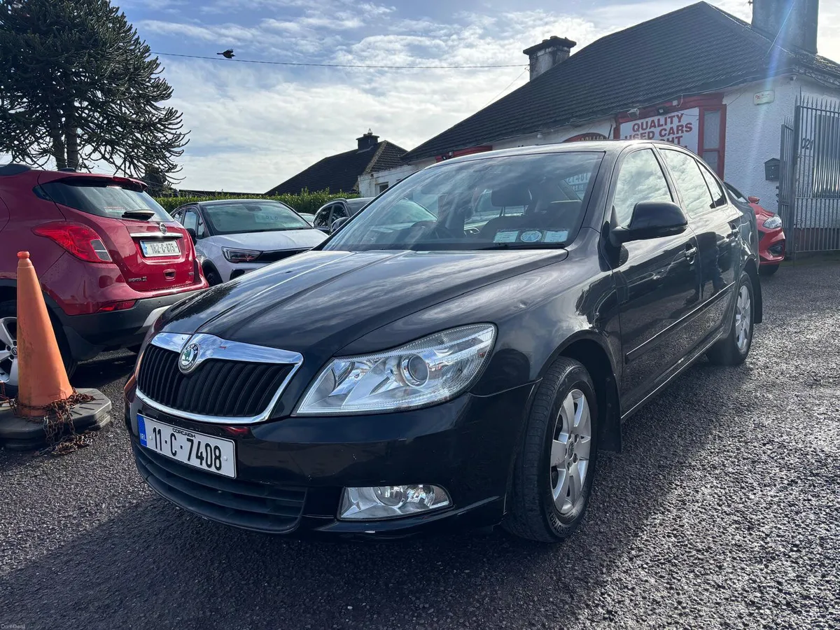 Skoda Octavia 2011  2.0TDI  ELEGANCE  LOW MILES - Image 1